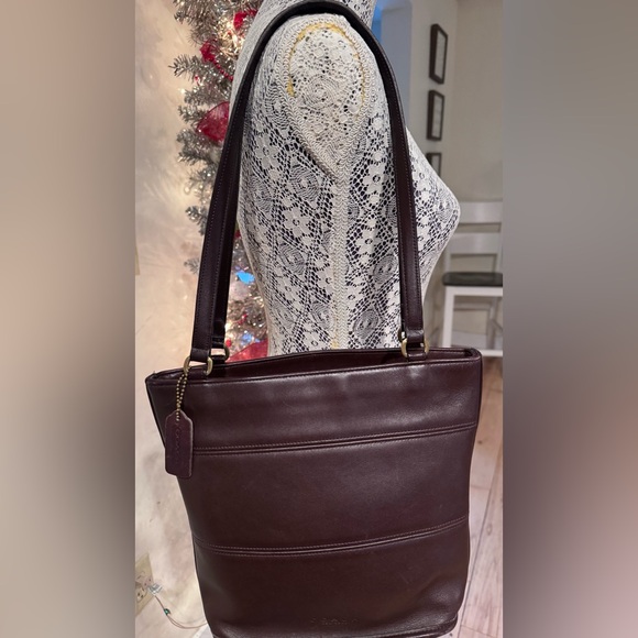 Coach Handbags - COACH purse! Vintage brown coach purse used in great condition.